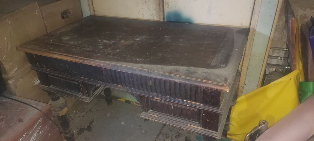 Антикварный стол