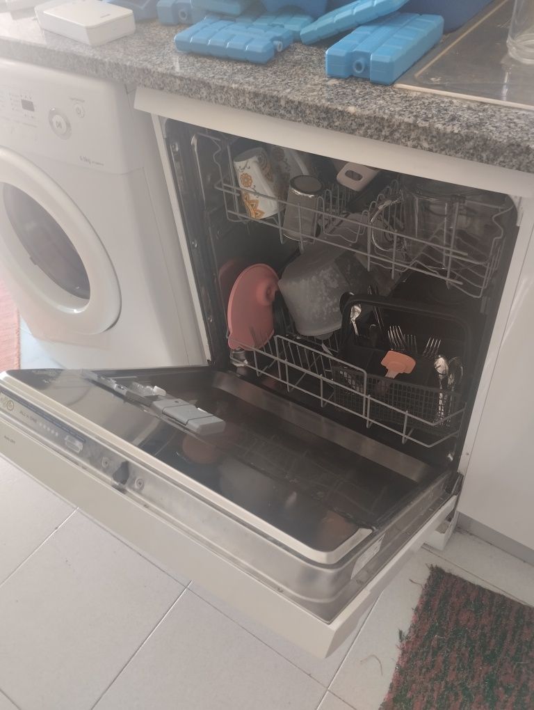 Máquina lavar loiça Zanussi