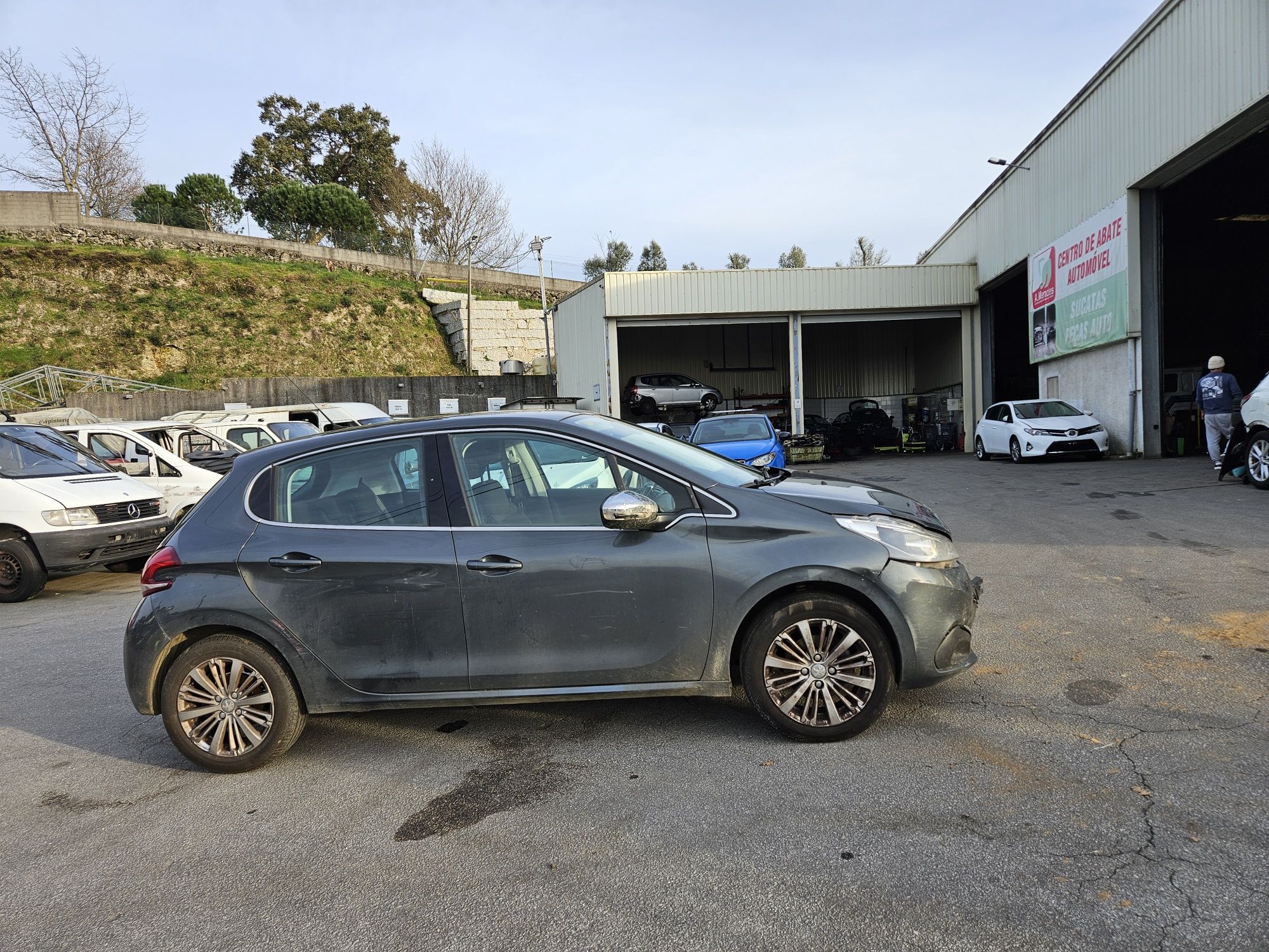 Peugeot 208 1.6 BlueHDi de 2017 para peças