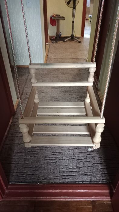 Гойдалка дерев'яна дитяча