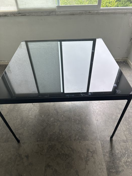 Mesa quadrada tampo de vidro