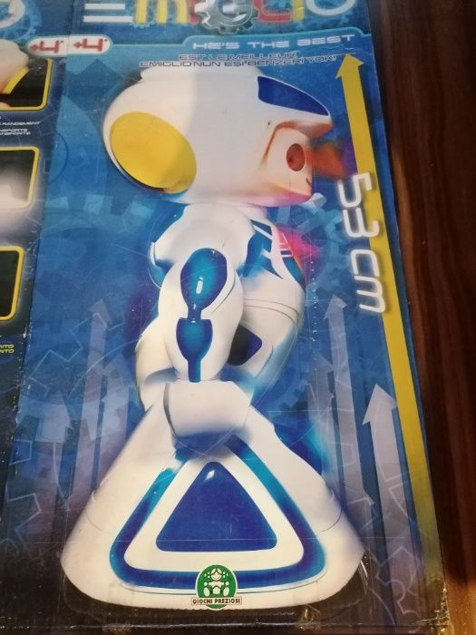 Robô Emílio com 53cm altura