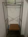 Movel aberto porta-cabides