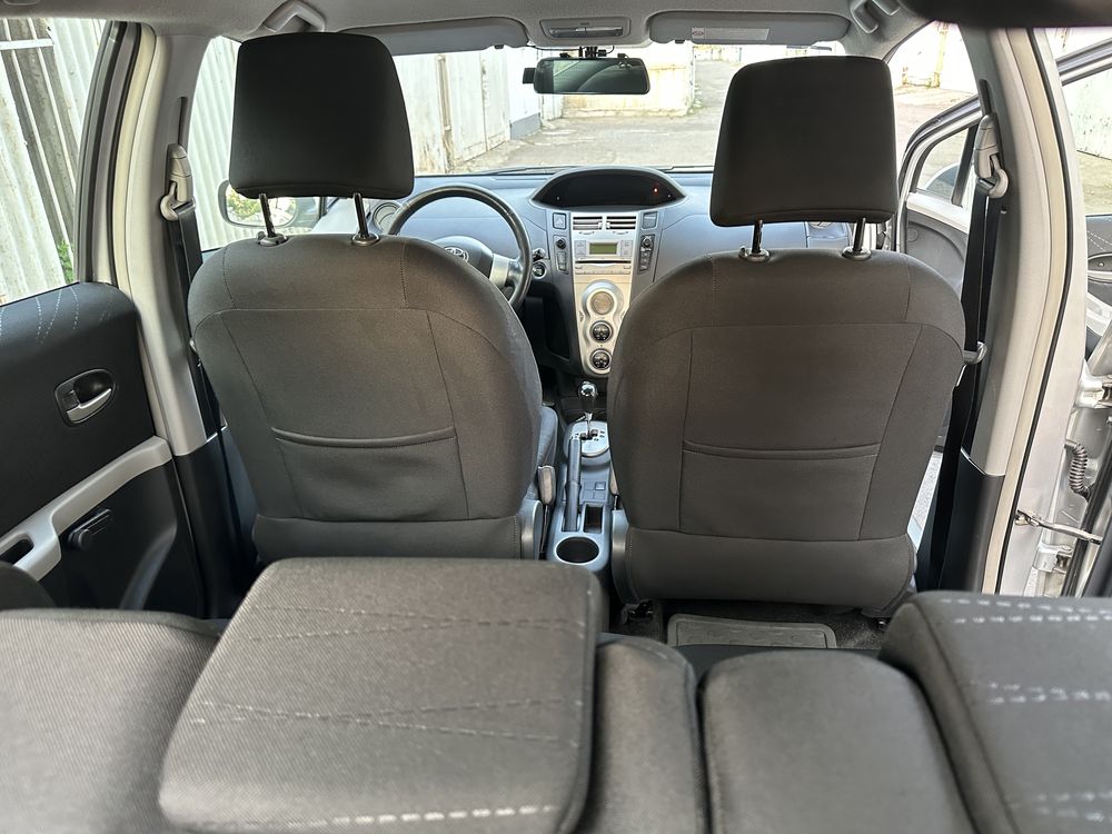 Продам свой автомобиль Toyota Yaris 2006. Безключевой, на кнопке.