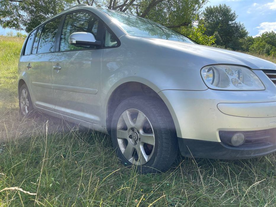 Продам Volkswagen Touran 2004 год