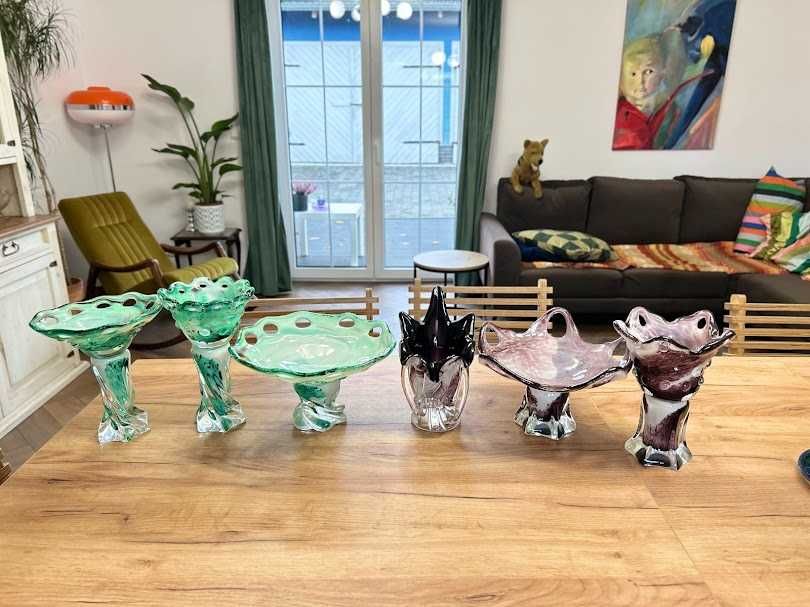 Patera misa na stopce 21cm nakrapiane szkło czeskie PRL Vintage