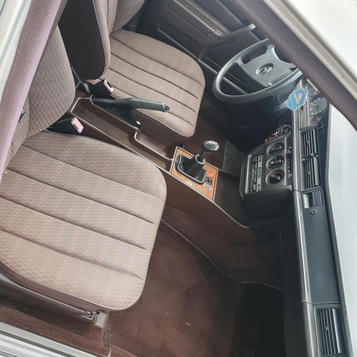 Sprzedam  pilnie Mercedesa w190