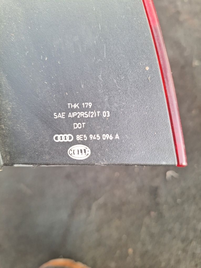 Lampa prawy tył Audi A4B7 sedan Eu.