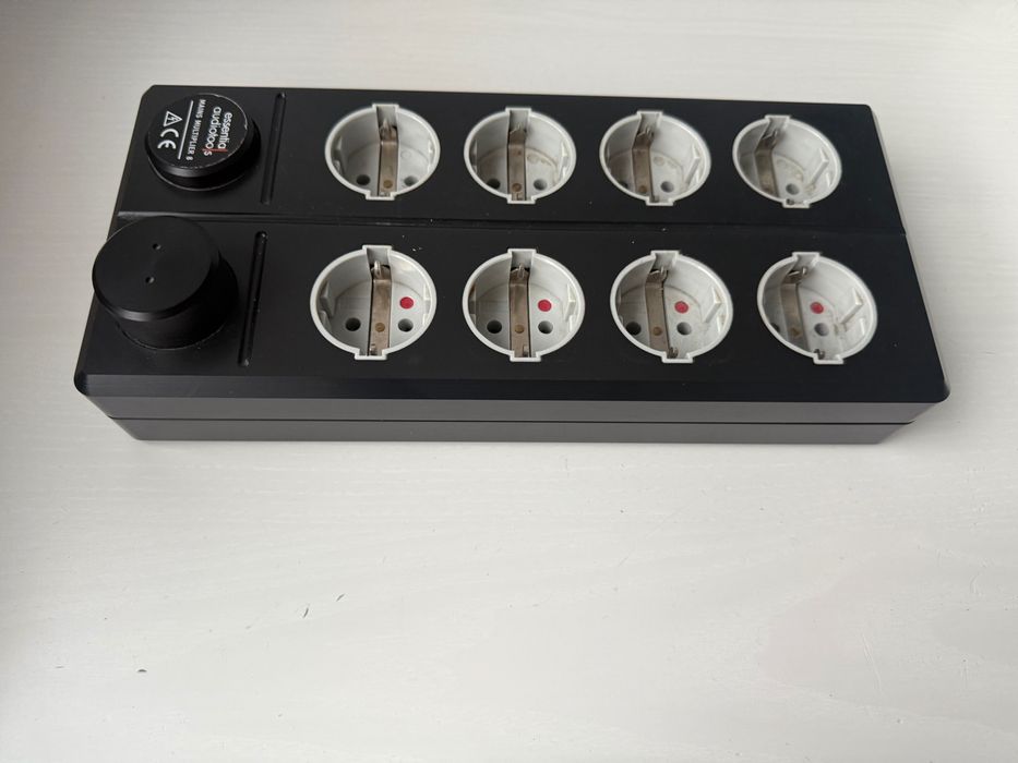 Listwa zasilająca Essential AudioTools Mains Multiplier 8