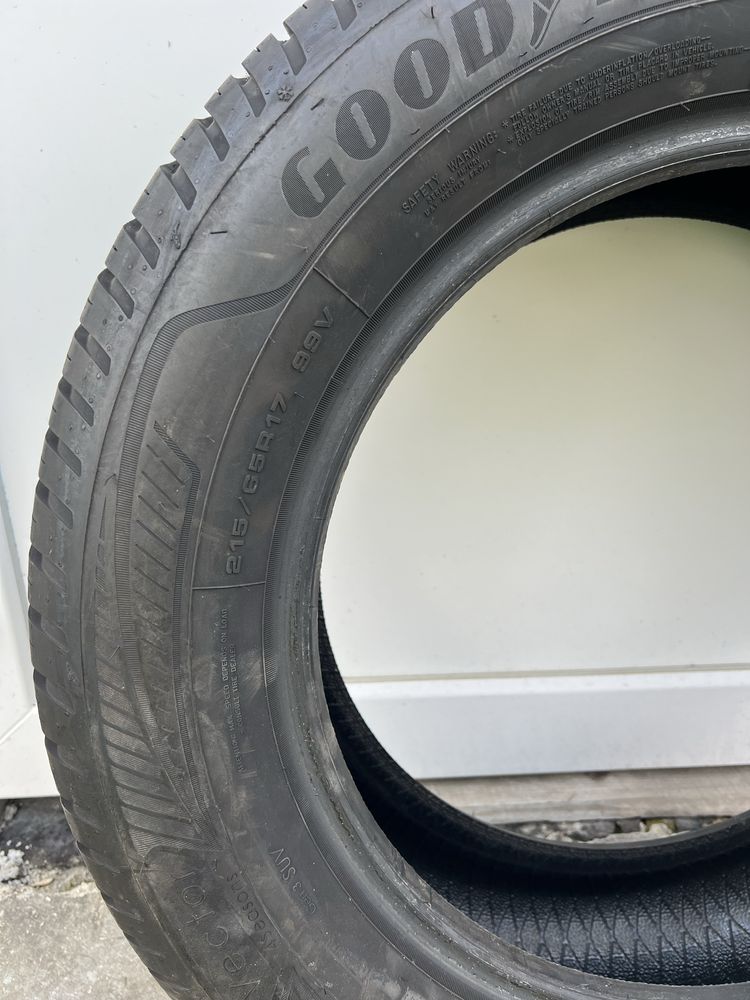 Шини Goodyear 215/65/17 дві пари однакового розміру