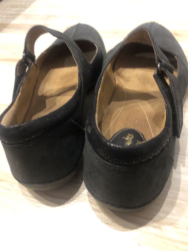 Baleriny Clarks na rzep  skóra 37 wkł 23 cm