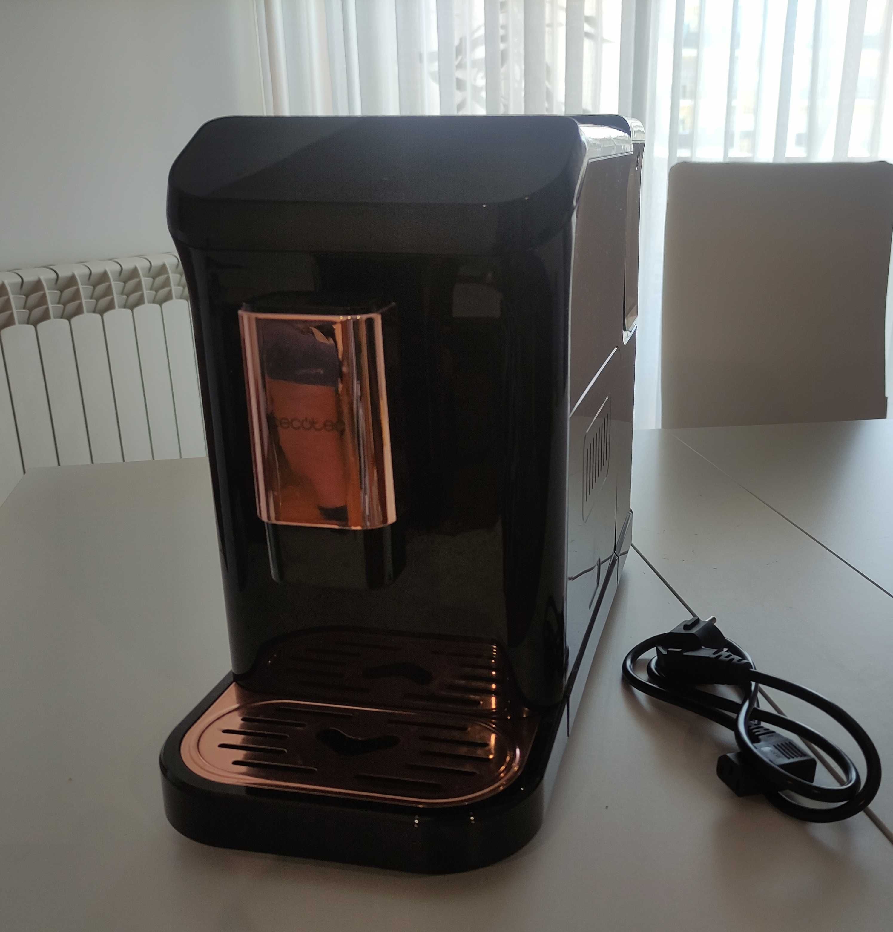 Máquina de café como nova com moinho incluído