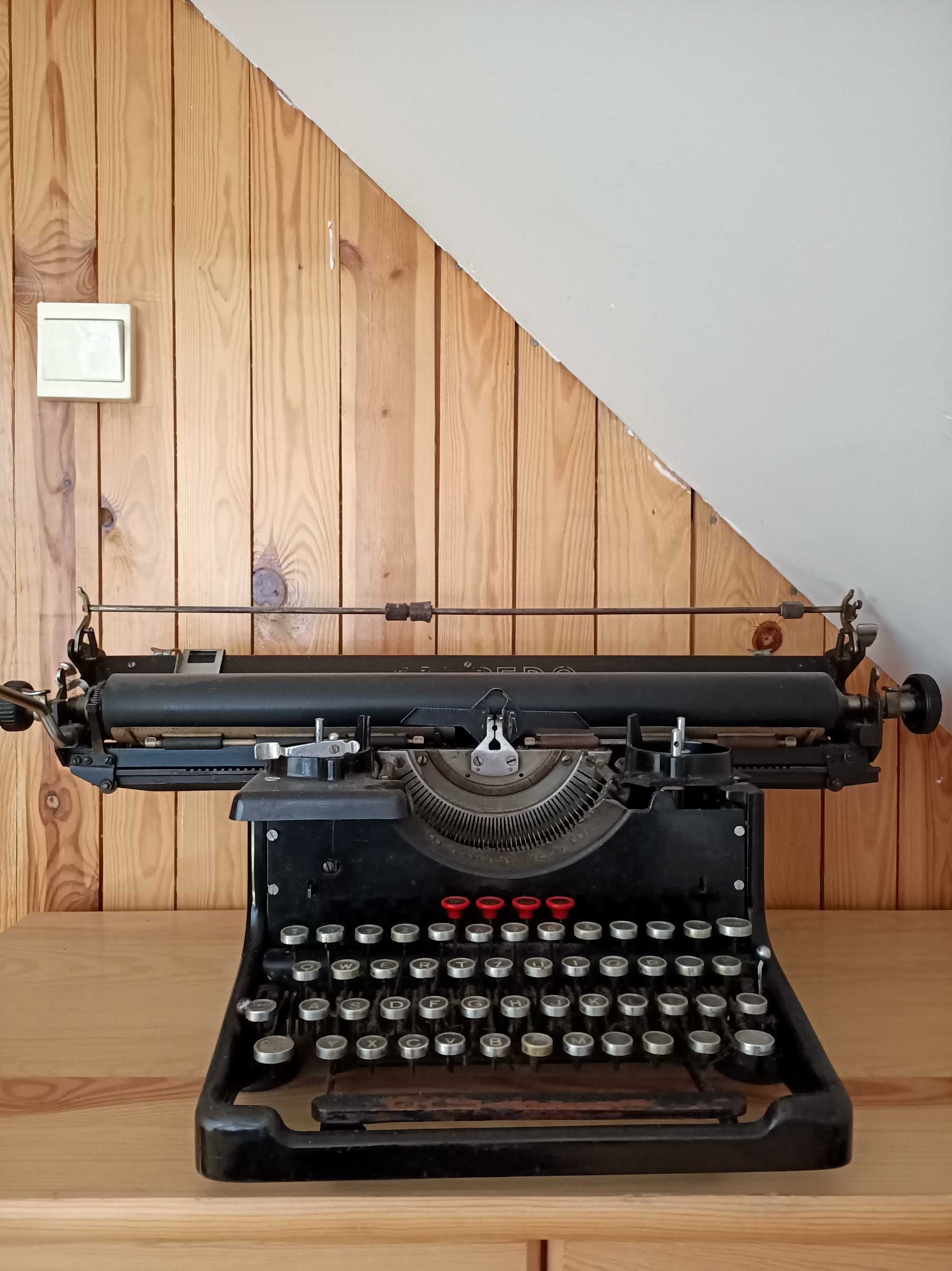 Stara maszyna do pisania Torpedo