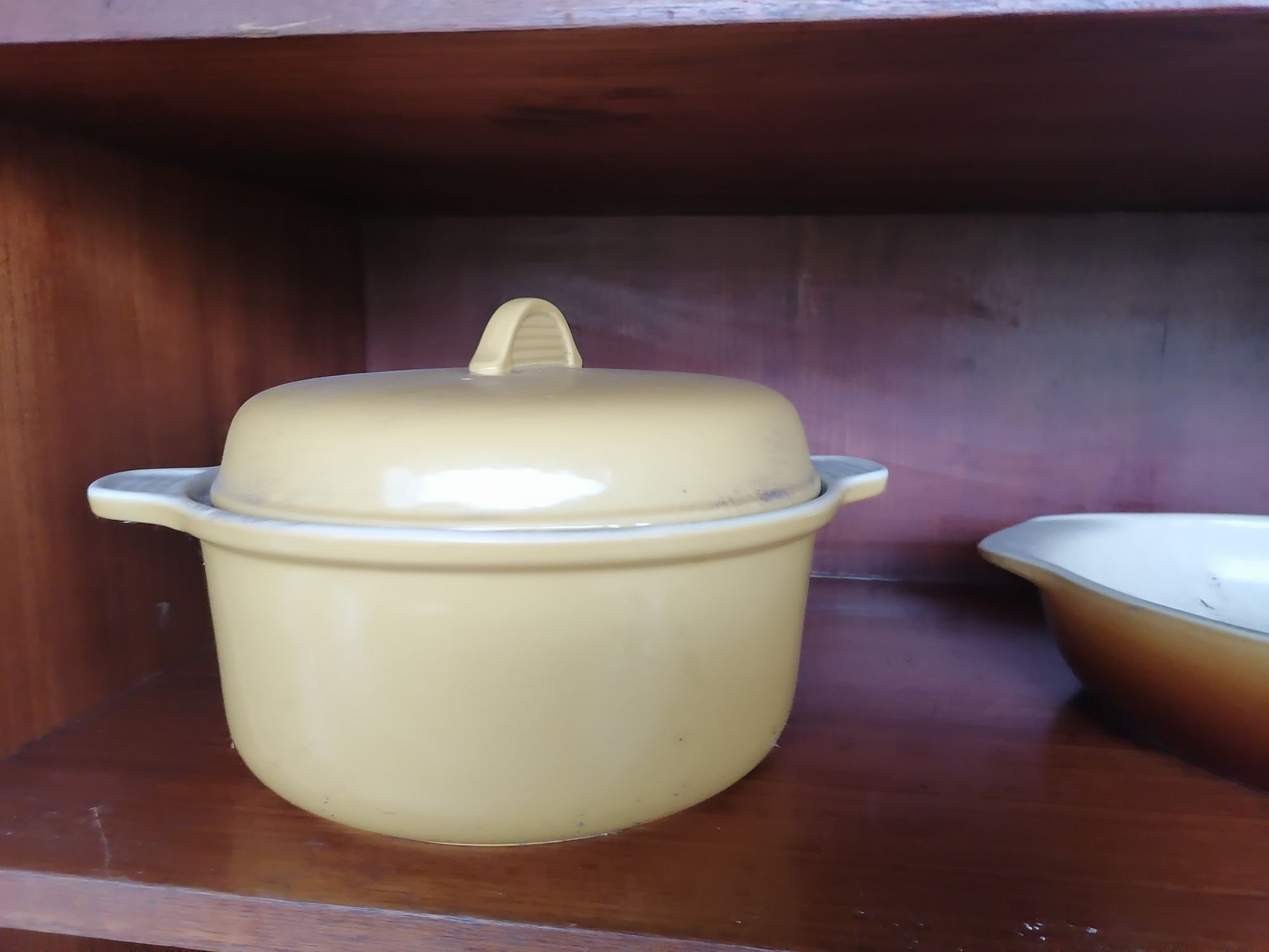 Peças  em  louça