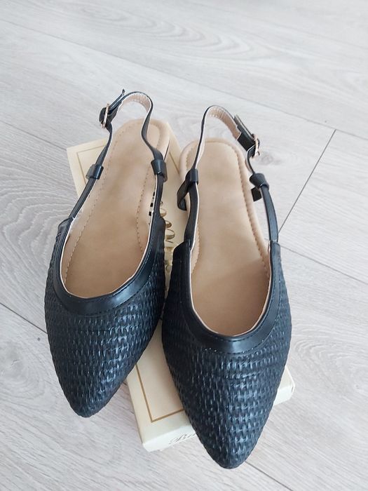 Nowe sandałki na płaskim obcasie