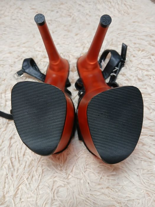 Босоніжки-стріпи