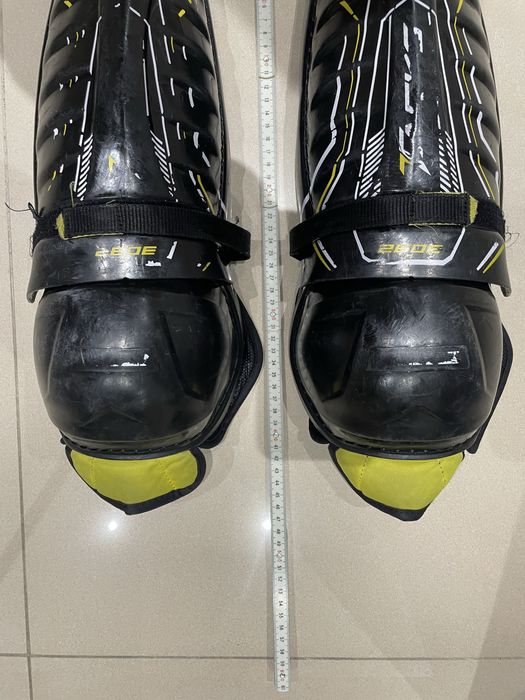 Nagolenia Hokejowe 13” CCM 3092