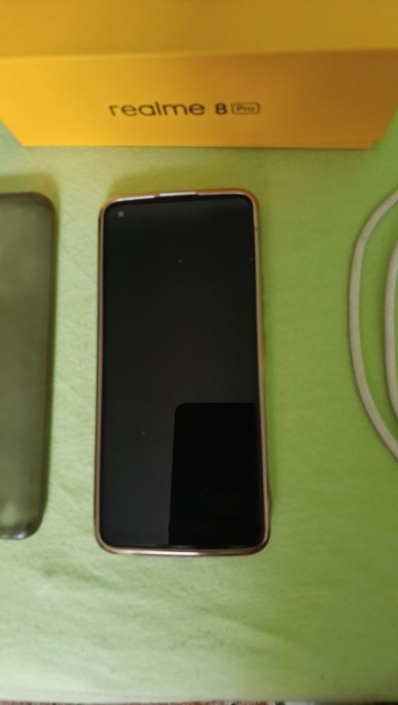 Realme 8 Pro 108 mp 8GB RAM 128GB + 2x etui