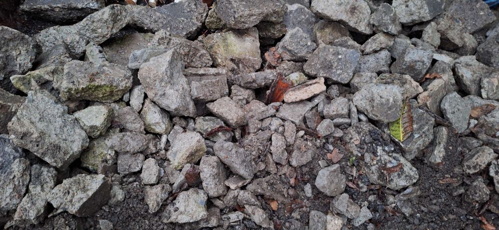 Oddam plac, miejsce na gruz