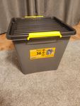 Pojemnik do przechowywania plastikowy z pokrywą Solidstore 36L