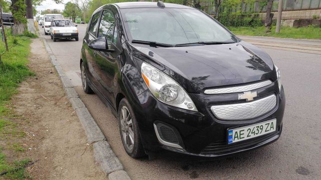 chevrolet spark ev 2015 черный перл электро запас 150-180км выкуп