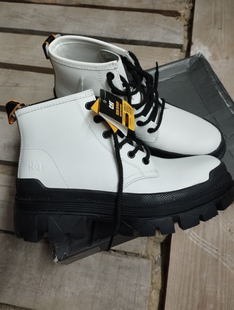 Caterpillar hardware mid boots