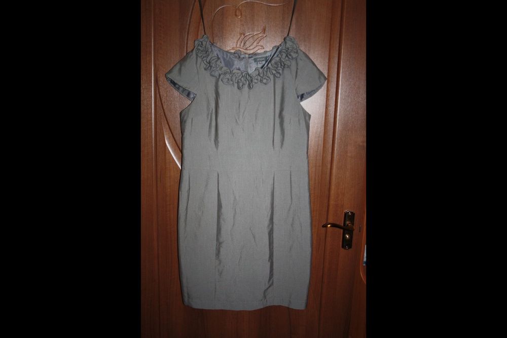 Цена снижена.Фирменное нарядное платье 54-56 размера. Батал