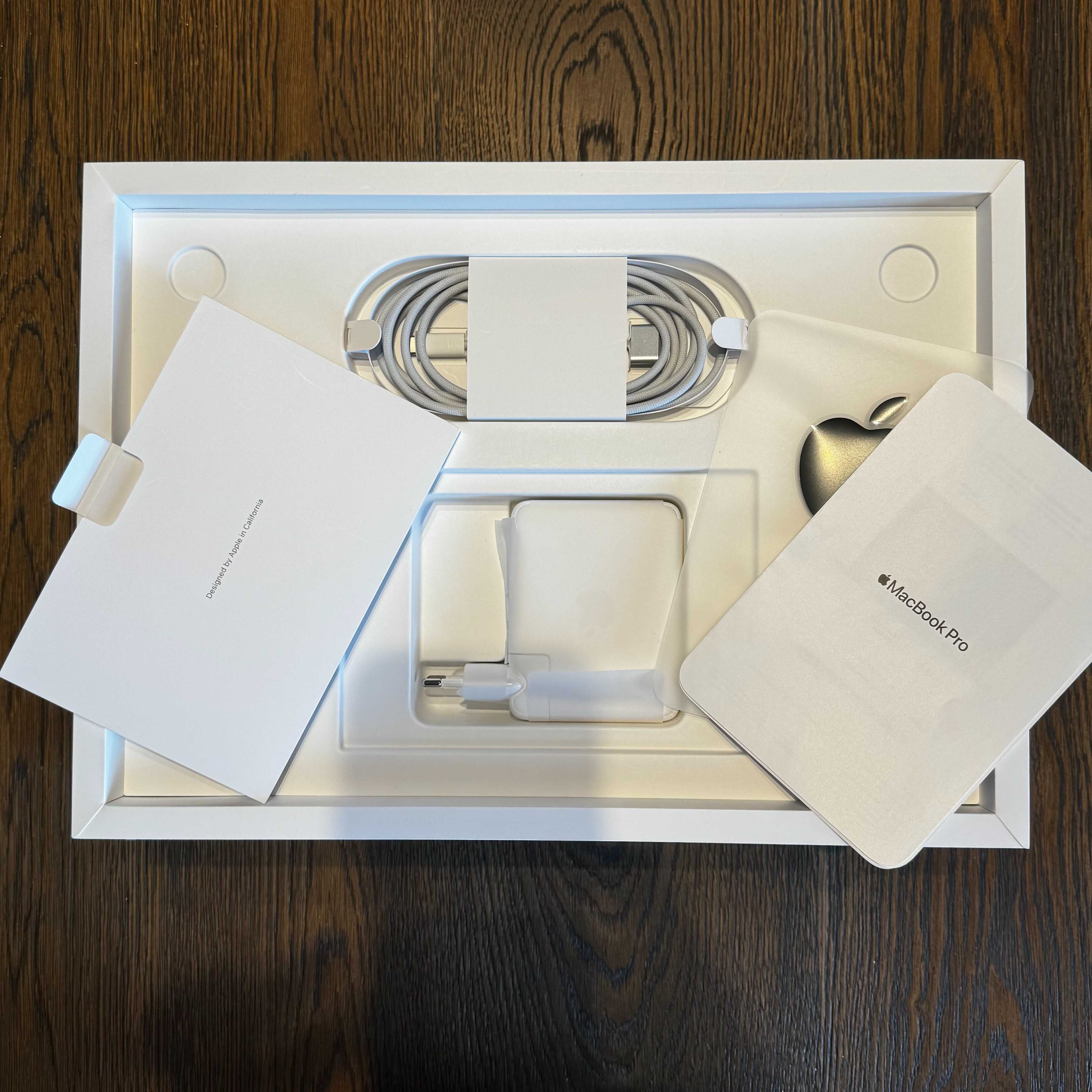 Apple MacBook Pro 16” M1 Max 32-core 64GB RAM, 1TB SSD A2485 dodatki