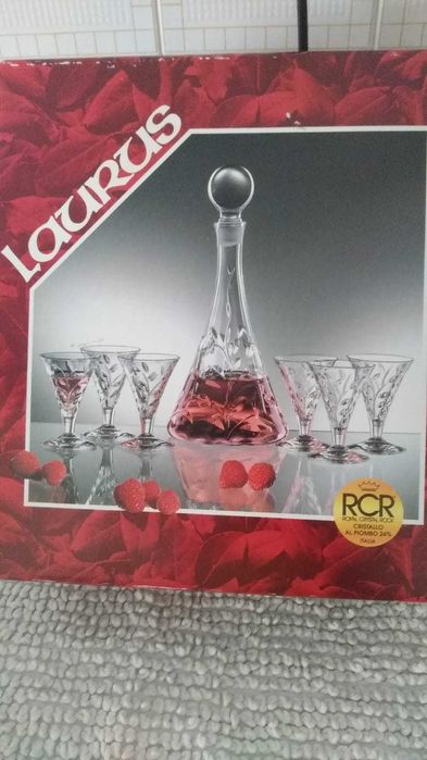 Conjunto: Garrafa e copos de licor NOVO