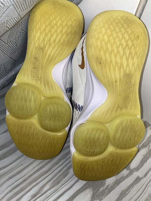 Nike LeBron 5 whitness