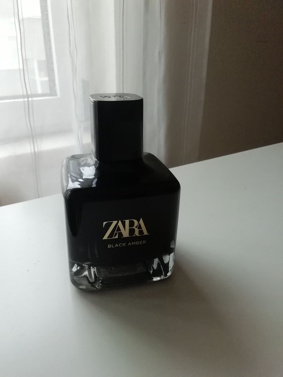 Frasco Black Amber da Zara, vazio