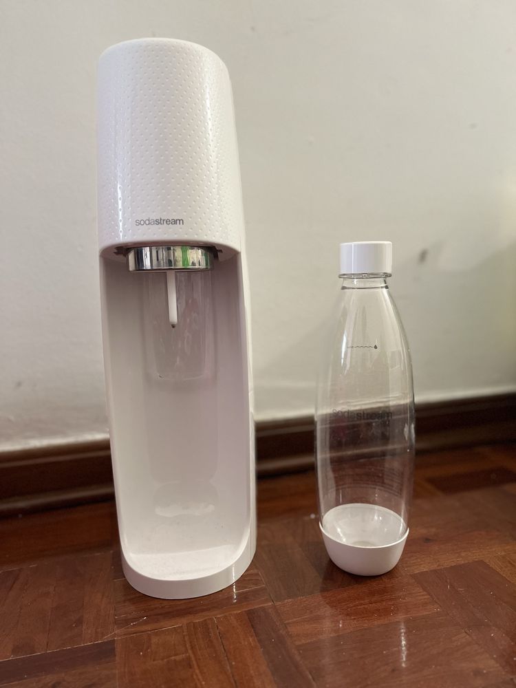 SodaStream Máquina de Água com Gás + Garrafa + Cilindro CO₂