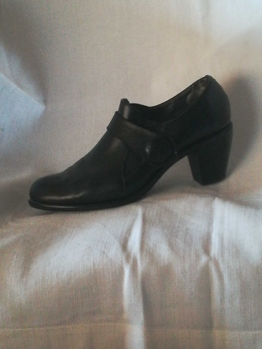 Botins de senhora novos