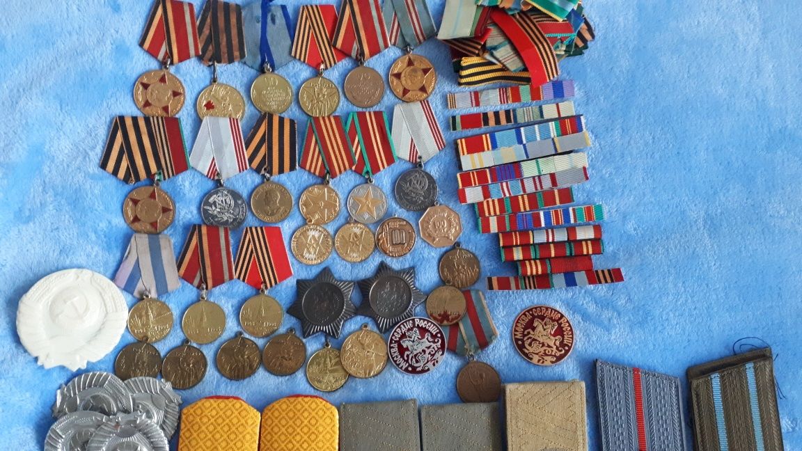 123 szt rosyjskich różnych rzeczy medali odznak