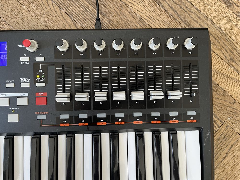 Akai MPK49 klawiatura MIDI