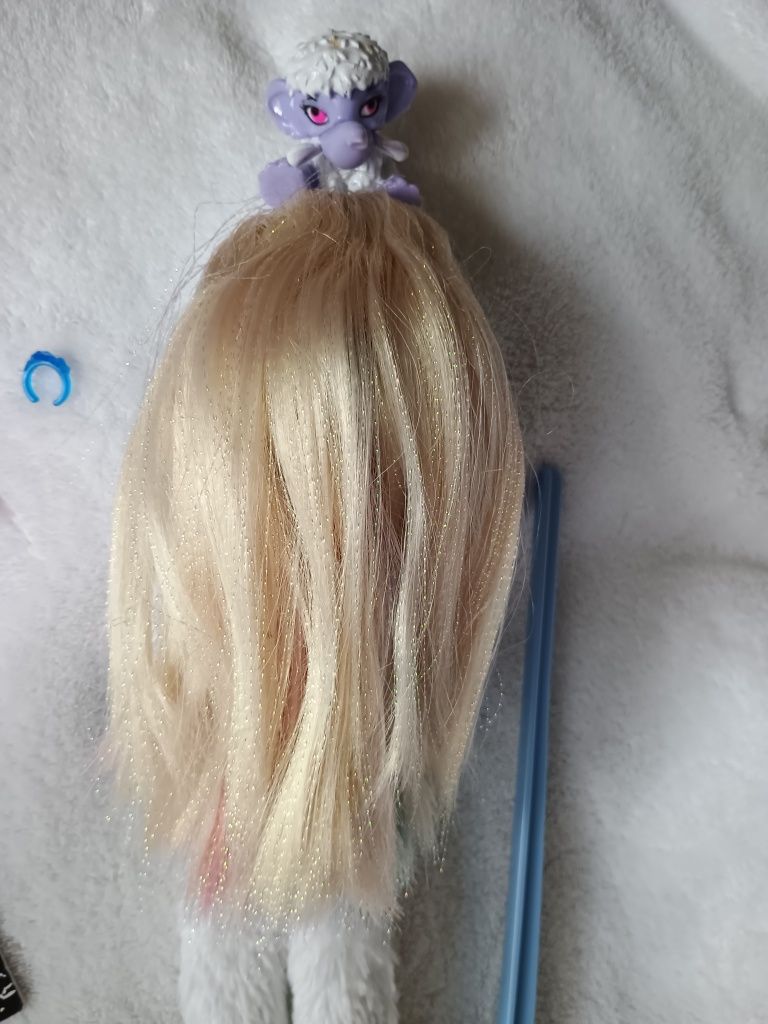 Abbey Monster High Basic /(this is not a creepproduction)