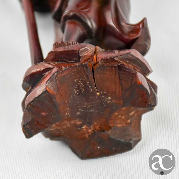 Figura de homem, China, em madeira exótica