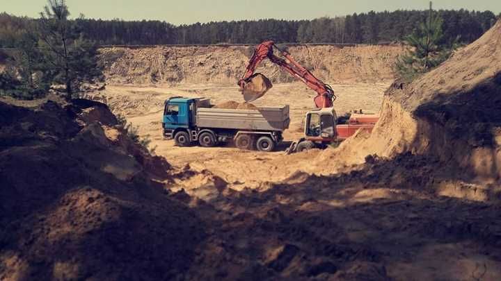 Piasek kopany pod kostkę do zasypania fundamentów siany płukany żwir