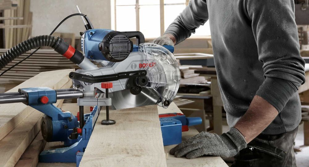 Piła ukośnica BOSCH GCM 254D 1800W 254 mm