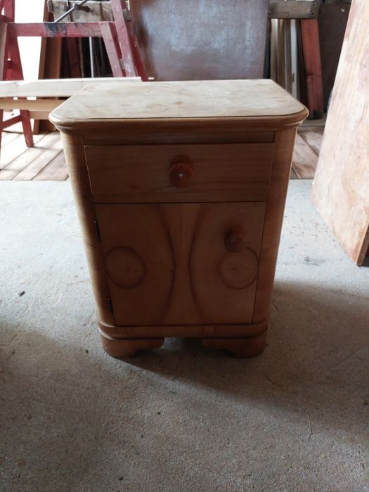 Zabytkowa szafka nocna