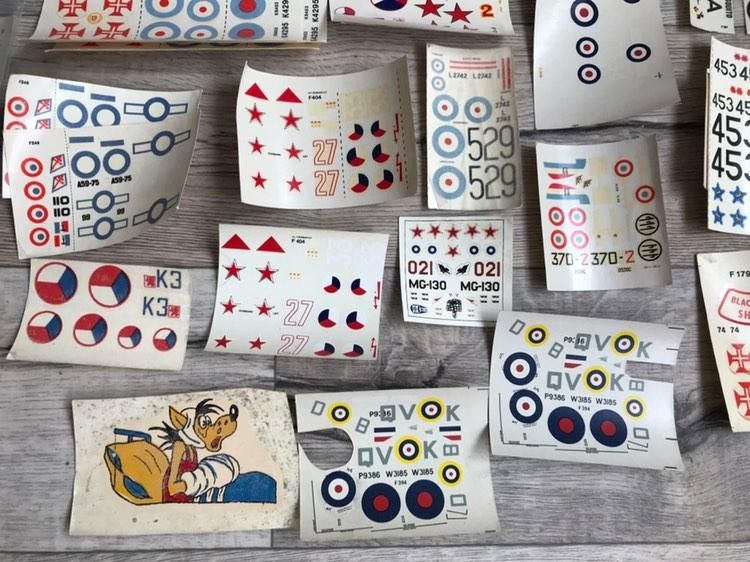 Декаль на модели самолетов.