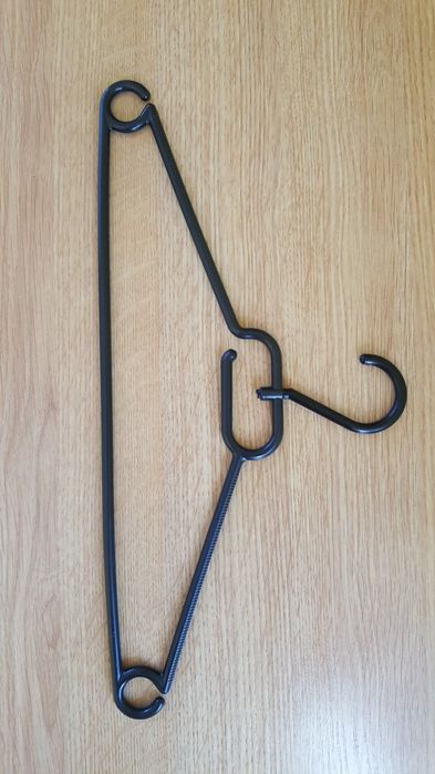 Wieszaki czarne OBROTOWE plastikowe - 12 sztuk