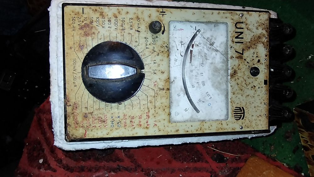 Miernik analogowy UNI 7