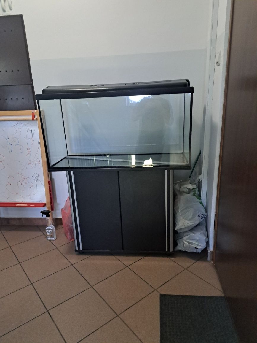 Akwarium z szafką 200l