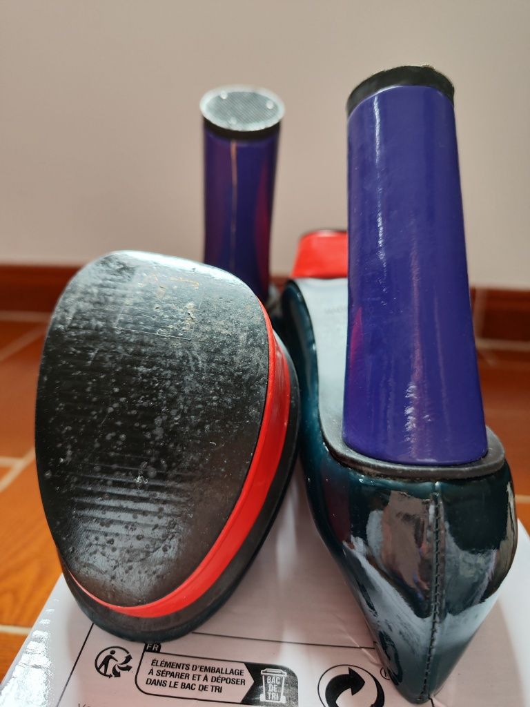 Sapatos muito originais. Equivalente ao n37