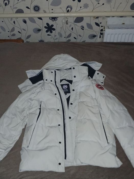 Курта зимова у ромірі m білого кольору ,унисекс