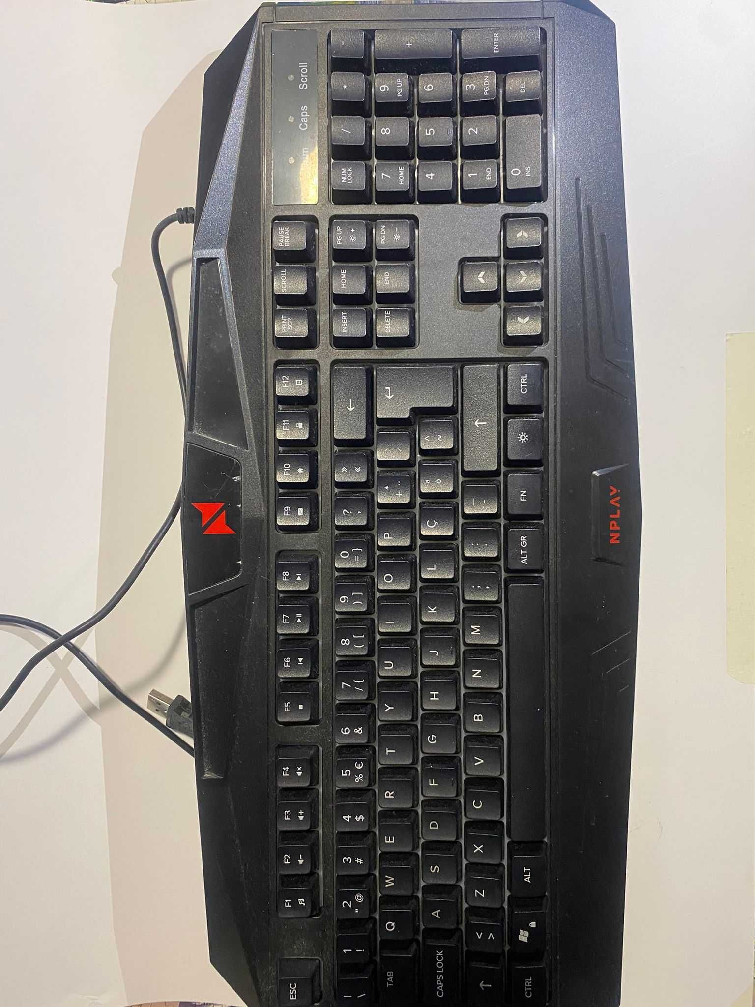 Teclado Gaming NPlay (com RGB)