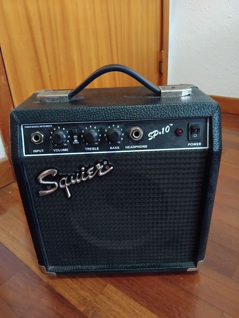 Guitarra SQUIER STRAT (Fender) + cabo + Afinador + Bag + Amplificador