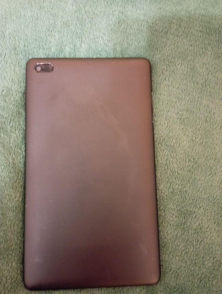 Продаю планшет Lenowo TB-7104