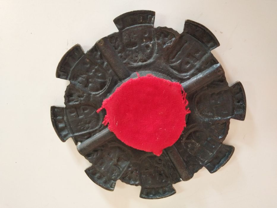 Cinzeiro em Bronze Sobre as Províncias Ultramarinas